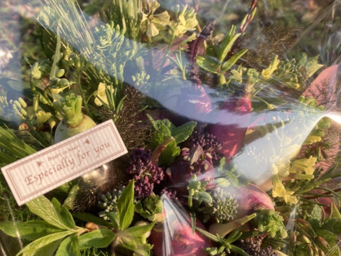 【期間限定】【春ギフト】花と野菜をミックスした ブーケ かごタイプ【カラフルなミニ野菜】【お誕生日】【開店祝い】【周年祝い】【お供え】