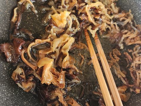 【水戻し不要！】おかわり必至！4種きのこの炊き込みご飯の素×2袋