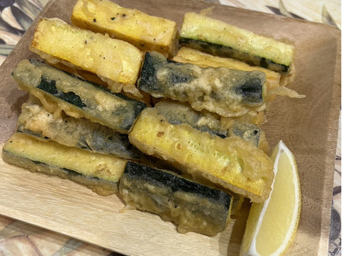 【新鮮でみずみずしい】京都産ズッキーニ　1kgセット（緑のみ4〜6本）