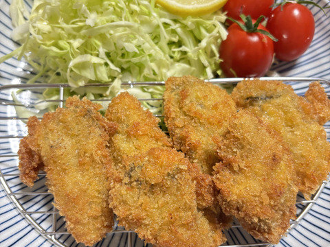 初物！むき身牡蠣１㎏、牡蠣フライに最適、まとめ買いで友達とシェアしてお得に旬を味わおう。