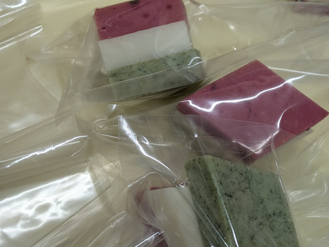 桃の節句限定　畑の天然色の菱餅