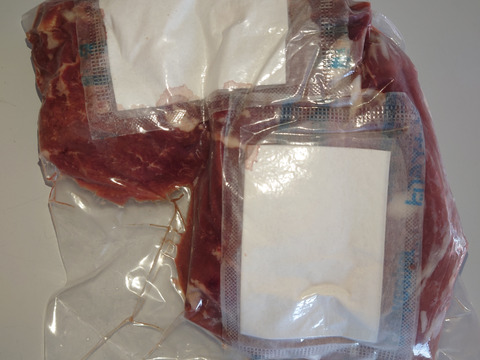 エゾシカのランイチ外モモ（シキンボ付き）1ブロック　2200g