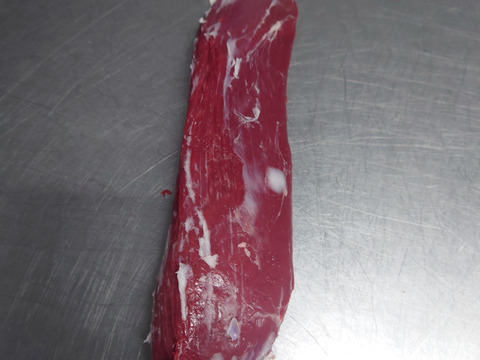 エゾシカ（当歳鹿モモの部位）
シキンボ1本360g