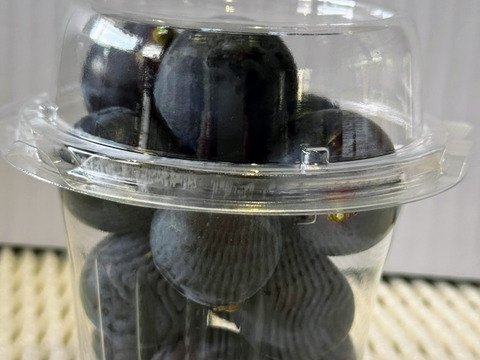 甲斐キング、サンシャインレッド、スカーレット、クイーンニーナ、マスカ・サーティーン、富士の輝、マイハート他　粒
◎カップサイズ２種類　大（約280g)×３個 ＋中（約180g）×４個　合計７個