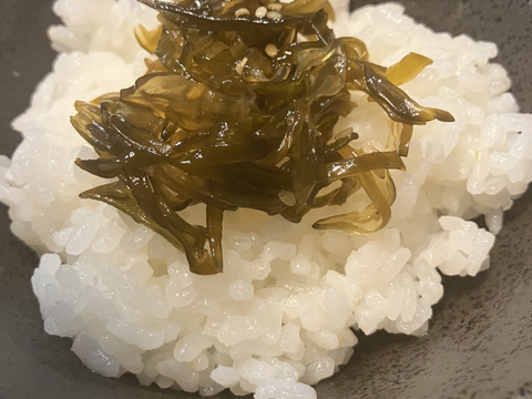 ご飯のお供に！【産地直送】生炊きめかぶ佃煮　しそ風味　60ｇパック5個 伊勢志摩産　鳥羽市の離島・菅島沿岸で収穫！　人気のおみやげ