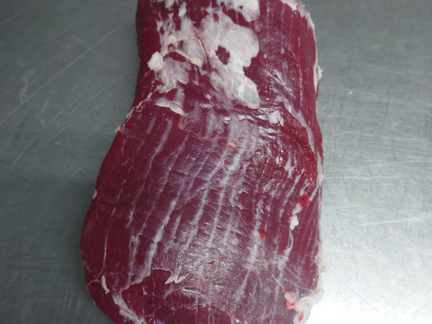 ローストに最適！エゾシカのウチモモブロック
900g 大モモのみでローストやステーキに！