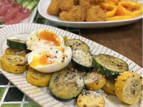 色鮮やか💛石垣島産ズッキーニ 不揃い7〜8本入り