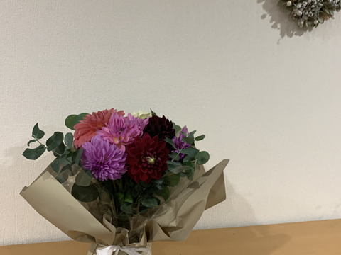 日光園藝おすすめダリアと花瓶のセット
(ラッピングの色ピンクベージュ)