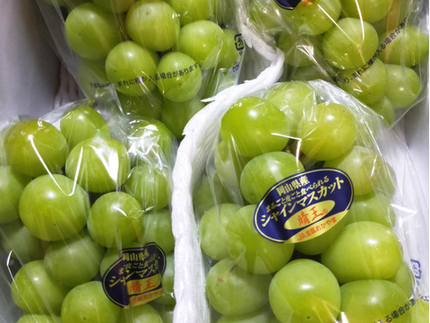 甘さ満点！岡山県産シャインマスカット２キロ（4〜5房）