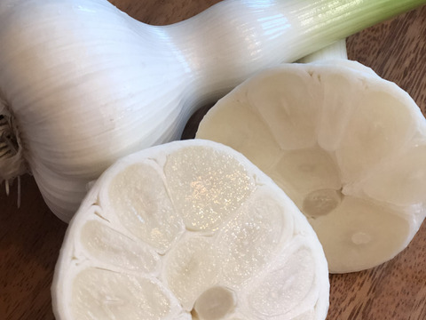 【500箱売れた】まるでお芋❗️幻の生にんにく1キロ🧄生産量日本一青森十和田🌟高級品種白玉王（特典付き）