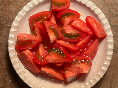 むぎゅっとがっしり！！個性派！濃旨フルーツトマト（箱入り・約1kg)