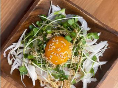 【予約】生産農家直送 淡路島産ブランド新玉ねぎ 『にじたま』超極早生品種 9kgダンボール入り（ご家庭用・30個前後） 使いやすいM・L・2L混在！≪水分量No1!!≫◎特別栽培　2月末頃から順次発送