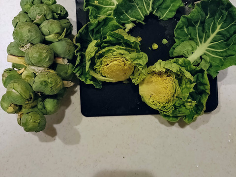 お頭付き！芽キャベツ3〜4本