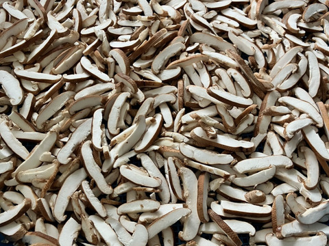 旨味たっぷり！北海道産 厚切り乾燥しいたけ 100g×3袋