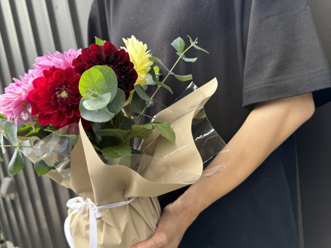 日光園藝おすすめダリアと花瓶のセット
(ラッピングの色ピンクベージュ)