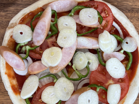 【200円引き‼️買うなら今✨】青森にんにく大玉1キロ🧄（さらに、青森りんごジュース1本おまけ🍎）