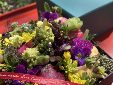 【期間限定】【春ギフト】花と野菜をミックスしたブーケ BOXタイプ【カラフルなミニ野菜】【お誕生日】【開店祝い】【周年祝い】【お供え】