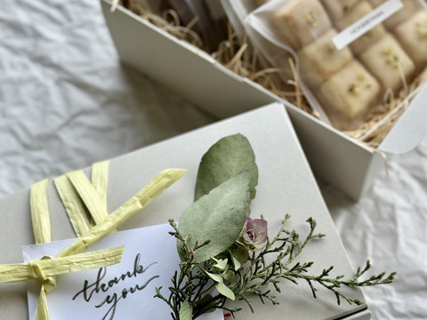 ミニブーケ付き【母の日ギフト】佐賀の恵をひとくちで。柑橘香るひとくちスコーン詰め合わせ（5種類）