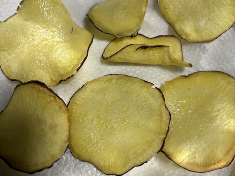 素材そのまんま！罪悪感無し！芋チップス【べにはるか】止まらない美味しさです。　８０g×4袋