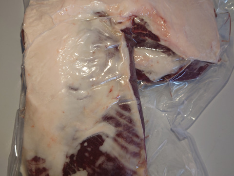 エゾシカのソトモモブロック（イチボ付き）1580g
ステーキや焼き肉に！