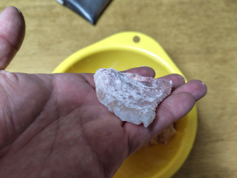 黒豚モモ肉ひと口カツ用（約7㎜）自家配合飼料と放牧で育った　年間４頭出荷の個人生産豚肉　　1000g　真空パック【福袋】【冬ギフト】