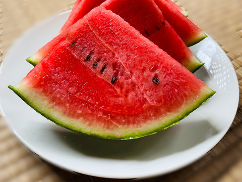 タネ小さく食べやすい！小玉スイカ「ピノガール」3玉約9キロ