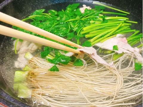 根っこが主役！湯沢市産『三関せり』家庭用1kg 年末年始予約専用！