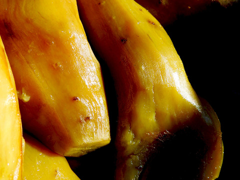 ◀自然栽培の天日干し芋▶肥料農薬を一切使用しないサツマイモで作った、天日干しの『干し芋』（1袋70g）