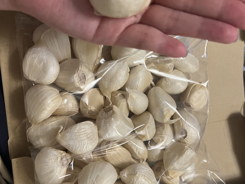 新物 青森県産にんにく バラ 800g ホワイト六片 皮むけなし にんにく農園が育てた「こだわりの品質」数量限定