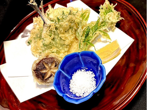 とくだいサヨリ 日間賀島産 刺身OK 塩焼き・フライ用 1kg ゴールデンウイーク大漁特価100-125g個体※8-10匹
もっとでかいのも入れるかも!