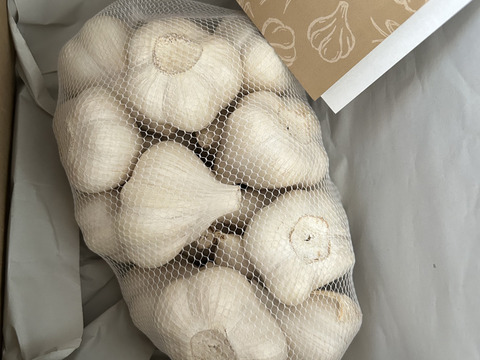 新物 青森県産 にんにく 上級品 M玉 １kg ホワイト六片 にんにく農園が育てたこだわりの品質【冬ギフト】