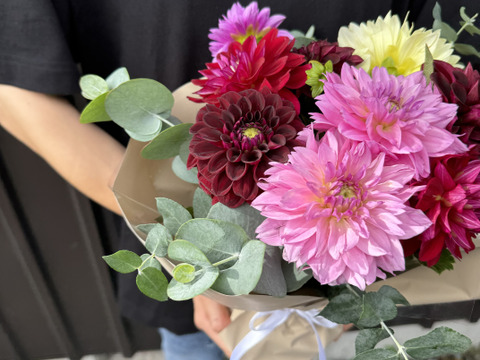 日光園藝おすすめダリアと花瓶のセット
(ラッピングの色ピンクベージュ)