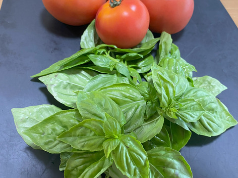【セット商品　イタリアン＆ハーブ三昧！】
バジル２種各５０ｇ ＆ 新鮮トマト1kg ＆ イタリアンパセル ＆ パクチー　計合計1200ｇ