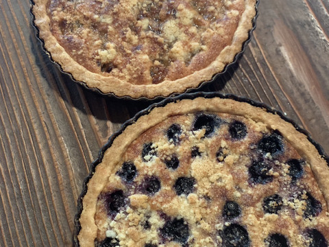 タルト詰め合わせ　チーズケーキベースとアーモンドクリームベースの５個