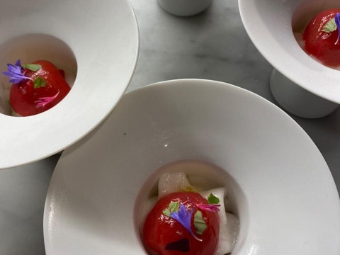 旨みと甘み♪香りと味を楽しむ贅沢なトマト🍅【華おとめ】１kg箱 + 朝もぎイボきゅうり🥒３本付き