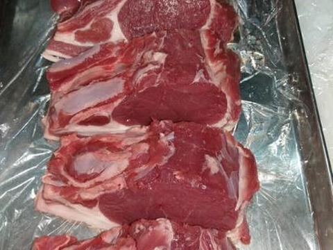 北海道産羊肉の最高希少部位（ヒレ１００ｇ ＋ ロース２００ｇ）売れるまで毎日お世話！