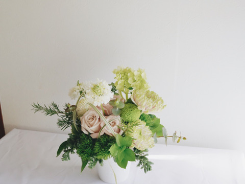 バラのアレンジメント 〜季節の草花を添えて〜