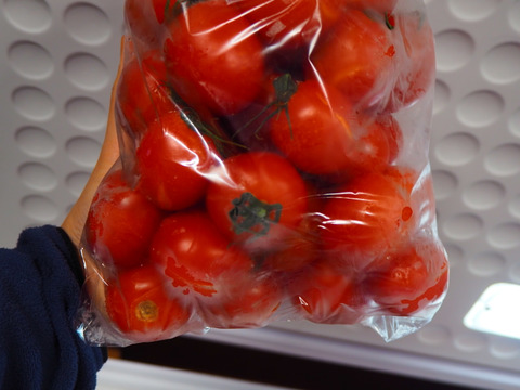 【有機肥料･農薬不使用栽培】トマト缶の代わりに体に嬉しいトマトを♡普段の料理をワンランクUP‼︎‼︎あま〜い華小町の冷凍トマト！2キロ