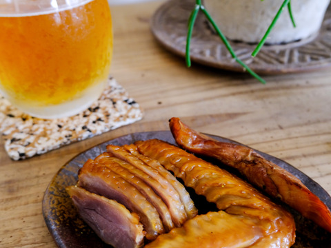 放し飼い鶏の長期育成肉 「俺のすべて」スモークチキンと放牧有精卵の燻製たまご