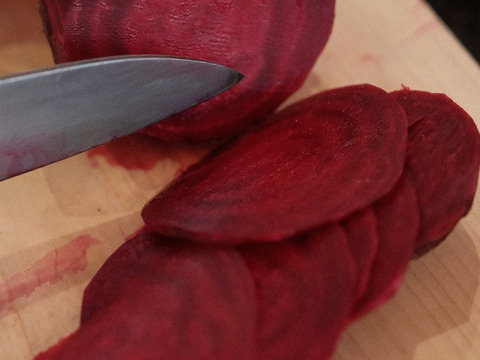 【2025年エコファーマー取得】瀬戸内よりお届け！愛媛県産ビーツ（デトロイトダークレッド）３㎏【約15~20個・サイズ混合・ご家庭用】葉っぱもお届けします！