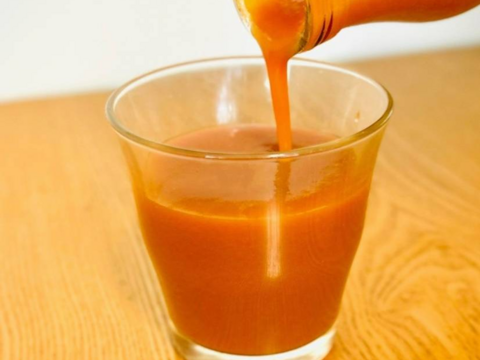 ニンジンジュース(700ml x 3)とミニトマトジュース(500ml x 3)のセット【栽培期間中農薬化学肥料不使用】