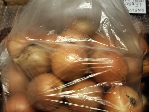 物価高騰応援価格‼️
甘さと食感が…タマネギSサイズ20kg¥1,990円❗️大箱で送料節約
北海道　直播玉ねぎ