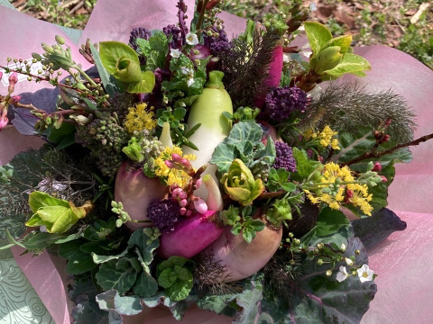 【期間限定】【春ギフト】花と野菜をミックスしたブーケ ブーケタイプ【カラフルなミニ野菜】ファーマーズヤード【お誕生日】【開店祝い】【周年祝い】【お供え】