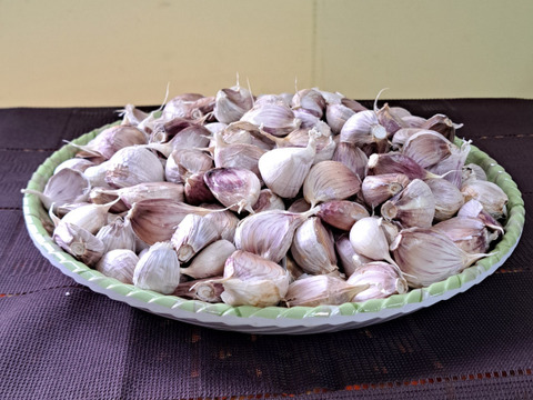 【数量限定】令和７年産　阿蘇・西原村産バラにんにく❗たっぷり1㎏箱セット❗阿蘇外輪山の豊富な地下水と豊かな自然環境で収穫した、濃厚な味わいのにんにくです。(自然乾燥)