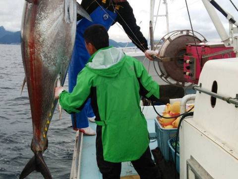 大間まぐろカット済み　赤身200g前後