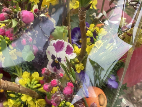 【期間限定】【春ギフト】花と野菜をミックスした ブーケ かごタイプ【カラフルなミニ野菜】【お誕生日】【開店祝い】【周年祝い】【お供え】