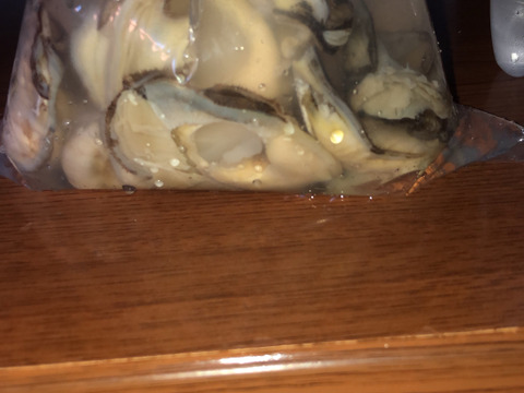 海のミルクたっぷり新潟県村上市山北産天然岩ガキMサイズ20個入り！