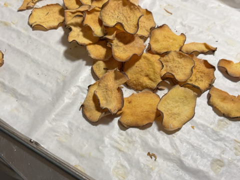 素材そのまんま！罪悪感無し！芋チップス【べにはるか】止まらない美味しさです。　８０g×4袋