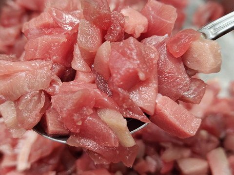 【年末年始予約用】【天然】本マグロ/赤身/切り分け急速冷凍/100g【冷凍】