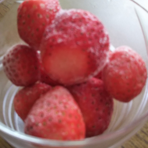 希少品種】八ヶ岳産フローズン夏いちご（1㎏×2）：愛知県の投稿